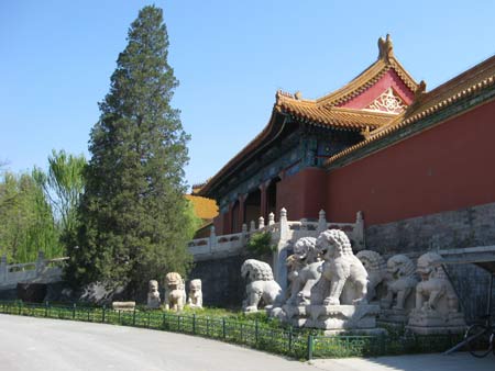 statues in Forbidden City