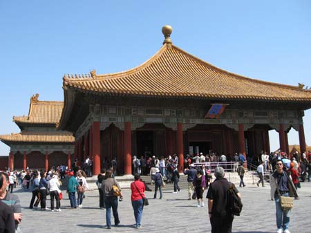 tourists in forbidden city