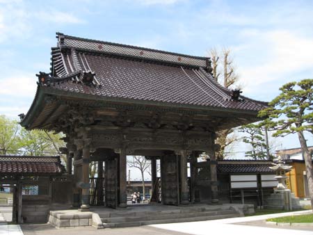 temple gate hakodate