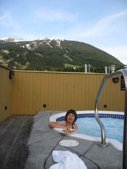 Hot Tub on roof of Sundial hotel Whistler